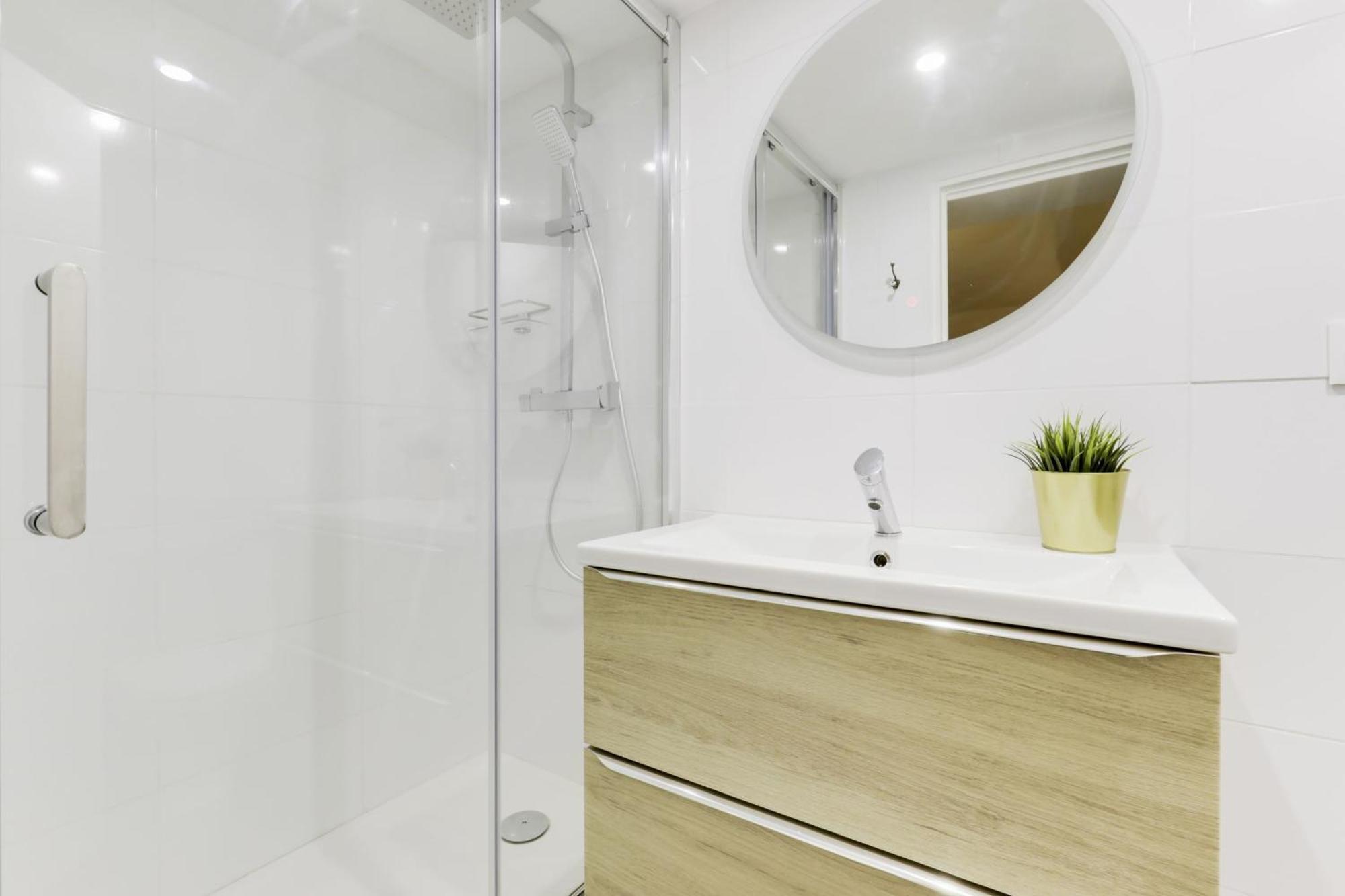 Nice Apartment Renovated And Bright Street Side Paris Bagian luar foto